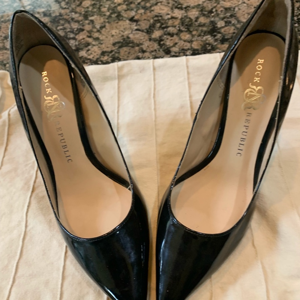 Ladies Rock  and Republic black stilettos with gold tone heel size 8